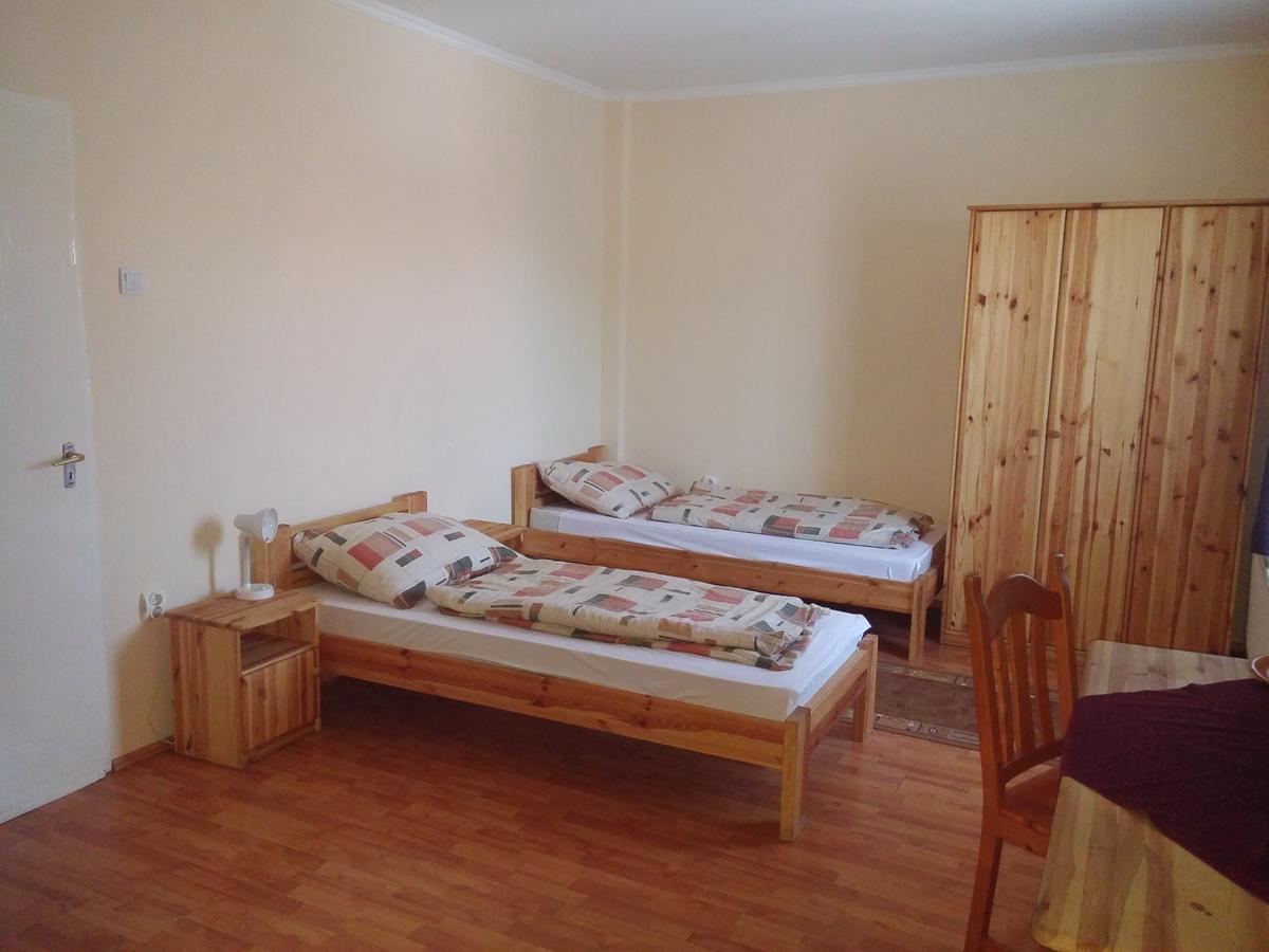 Kek Laguna Panzio Dombrád Exterior foto