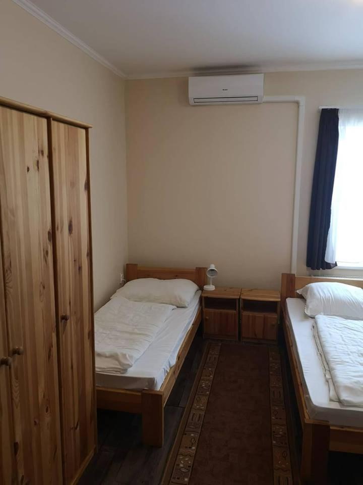 Kek Laguna Panzio Dombrád Exterior foto